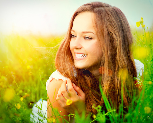 Smiling woman in the grass HD picture
