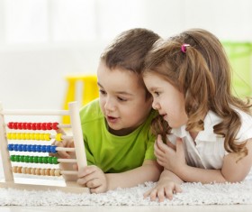 The children who fiddle with beads HD picture