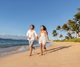 Beach couple running HD picture