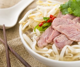Delicious meat noodles HD picture