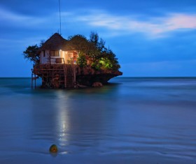 Independent houses in the sea HD picture