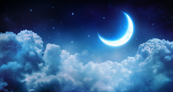 Night crescent and thick clouds HD picture