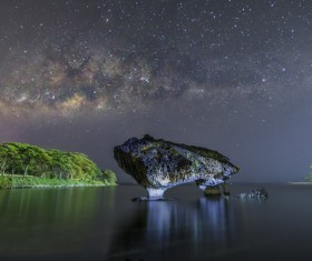 Night lakes in the rocky natural landscape HD picture