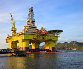 Offshore oil platform Stock Photo 01