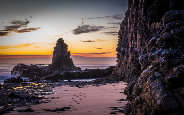 Seaside rocks at dusk HD picture