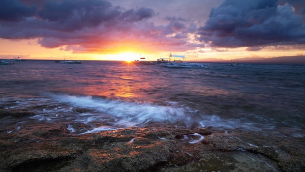 The sea rises beautiful sunrise HD picture