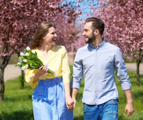 couple walking in the spring HD picture