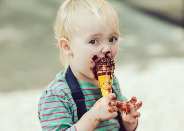 Capture children eating ice cream Stock Photo free download