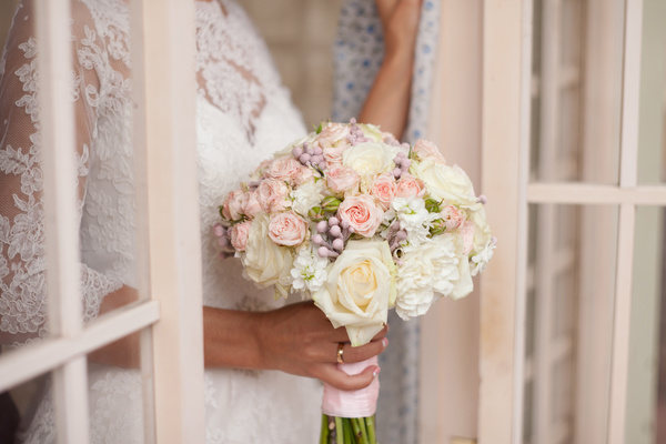 Hand holding bouquet of bride Stock Photo 01