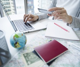 Use the computer to pay online Stock Photo 03