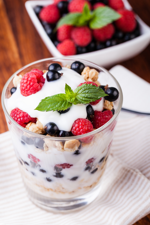 Stock Photo Yogurt with muesli and berries 01