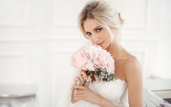 Hand holding bouquet of beautiful bride Stock Photo