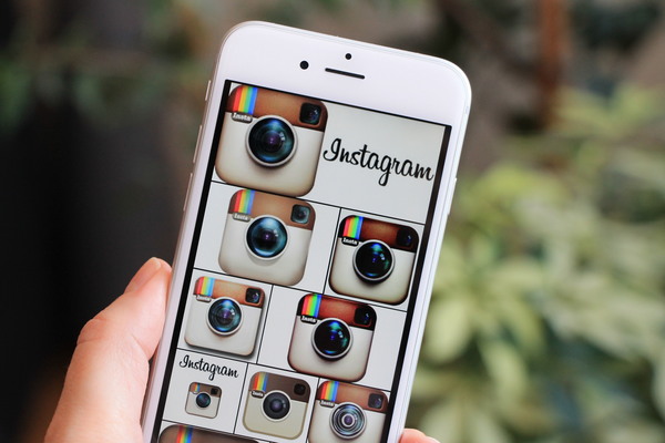 Social Media Apps on iPhone Stock Photo 08