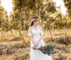 Asia girl shooting wedding photos in the wild Stock Photo