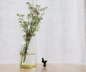 Cute table decoration with fresh plant and chicken Stock Photo