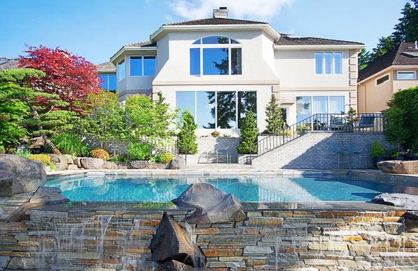Luxury home with pool Stock Photo 02
