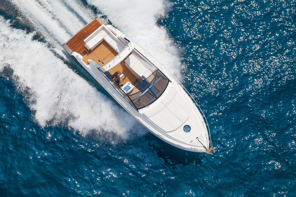 Fast-moving yacht Stock Photo 04