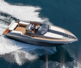 Fast-moving yacht Stock Photo 05