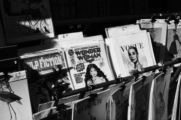 Black white picture of magazines shelf on street Stock Photo