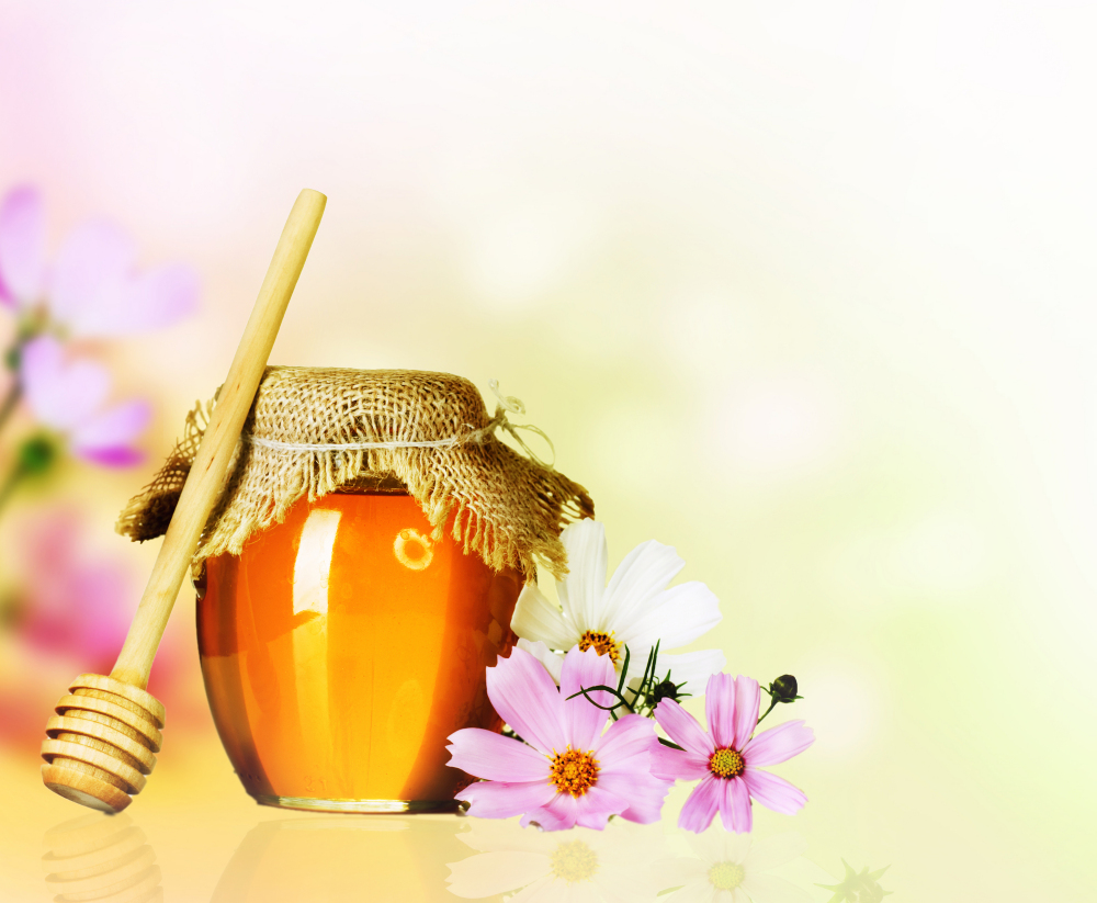 Honey in a jar with measuring tape decorated with flowers (4)