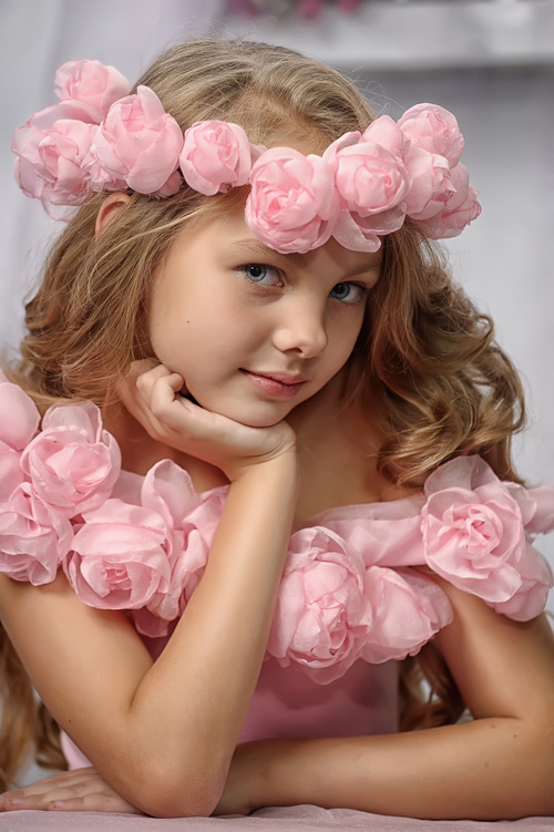 Premium Photo | Little girl in colorful dress posing indoor