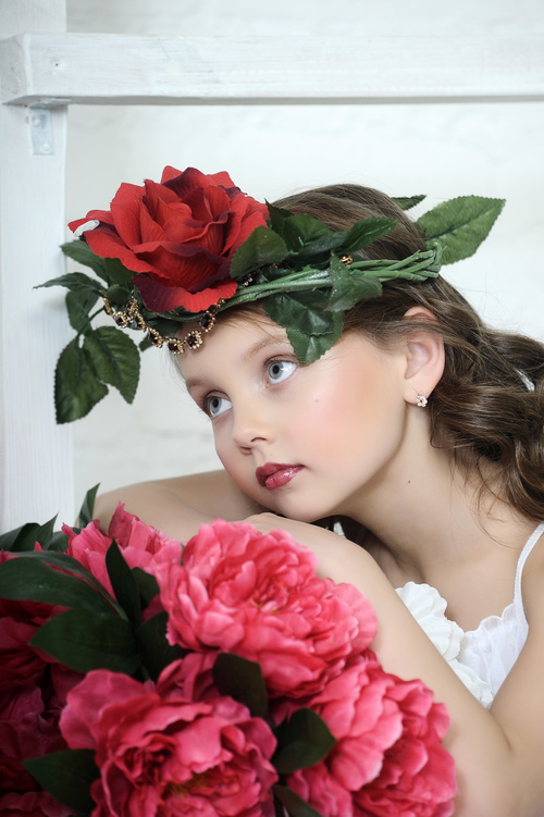 Little girl wearing wreath posing Stock Photo 14