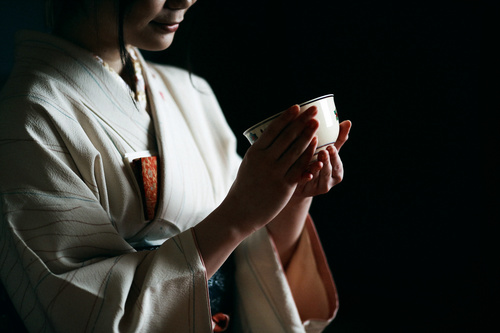Woman wearing japanese kimono drinking tea Stock Photo