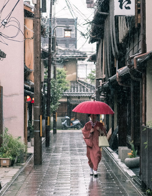 Woman wearing kimono in rainy day holding an umbrella Stock Photo free ...