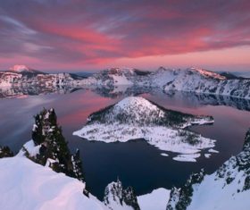 Volcanic Lake Natural Scenery Oregon USA Stock Photo 10