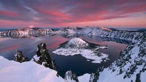 Volcanic Lake Natural Scenery Oregon USA Stock Photo 10