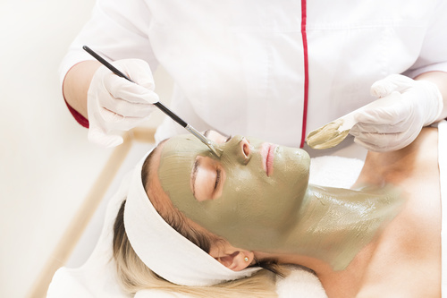 Woman doing skin care in beauty salon Stock Photo 01