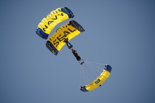 Challenging paragliding Stock Photo 02
