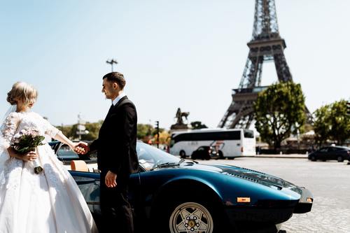 Wedding photos under the Eiffel Tower Stock Photo