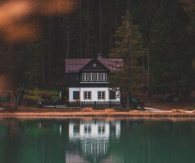 Lakeside cabin scenery Stock Photo