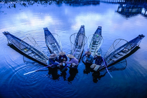 Fishermen gather together for tea Stock Photo