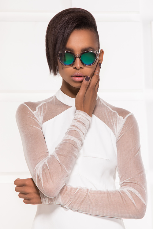 Wearing sunglasses afro-american girl posing Stock Photo 01